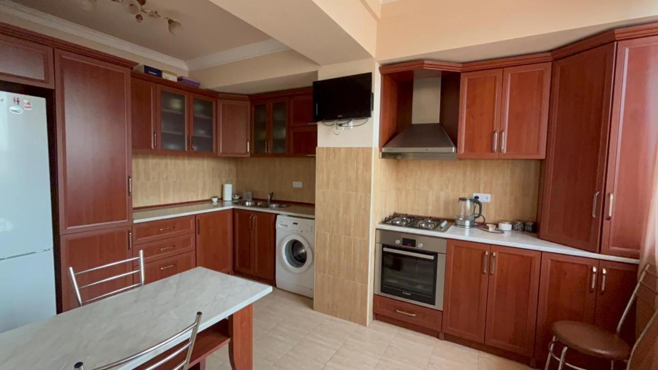 Lesi Apartament Erivan Exterior foto