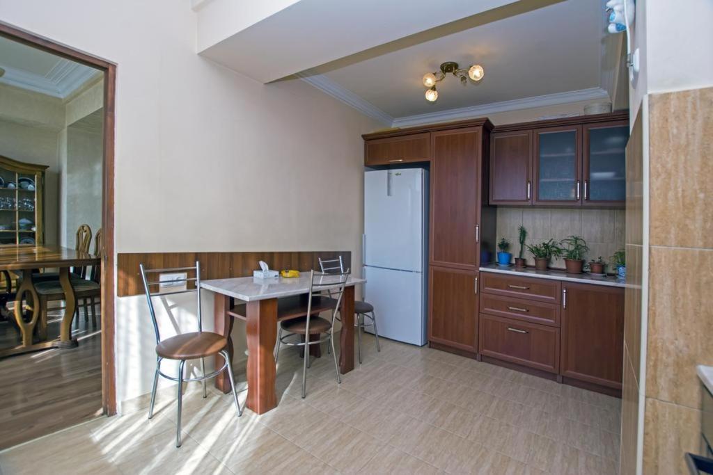 Lesi Apartament Erivan Exterior foto
